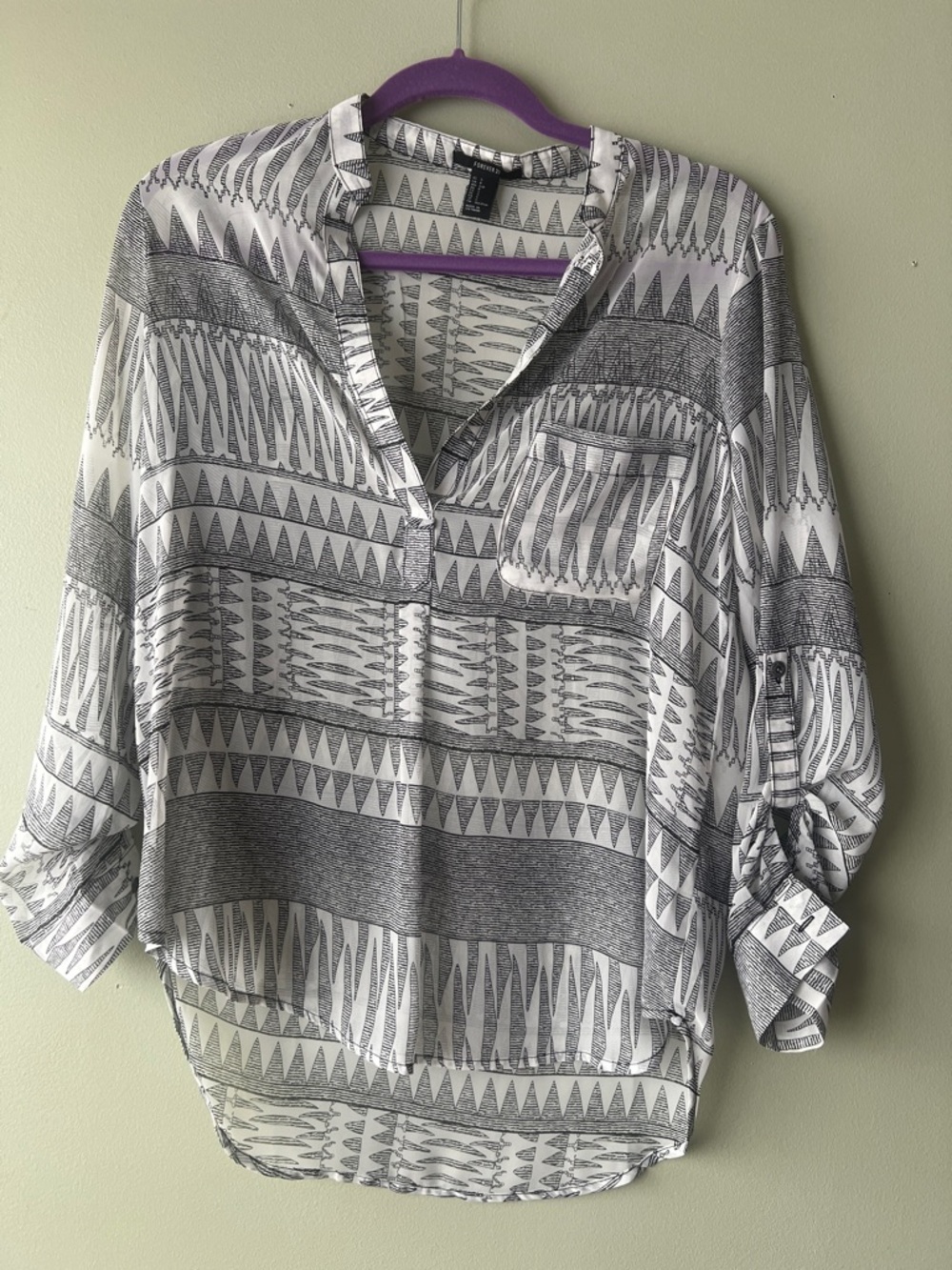 Forever 21 White & Gray Patterned V-Neck Blouse Size S NWT